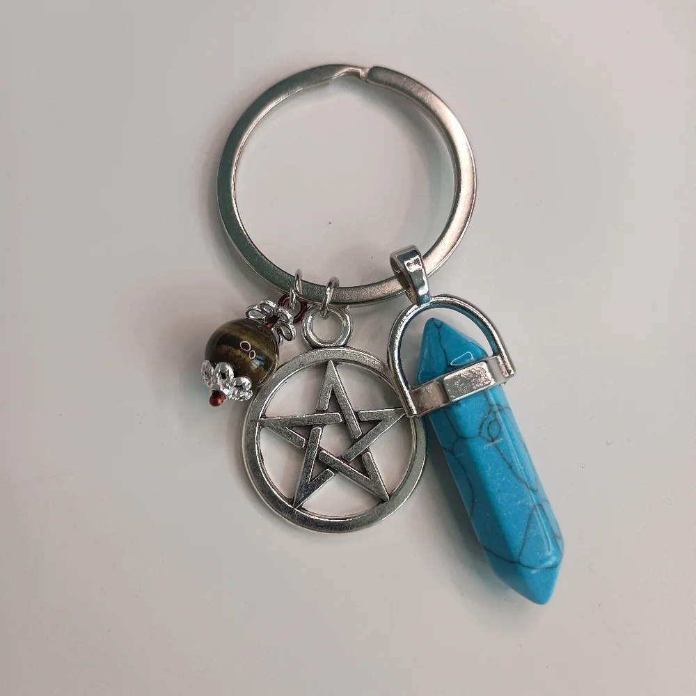 🎉 4 Items/$15 🎉 Point Pendant Keychain with Pentagram Charm & Accent Bead